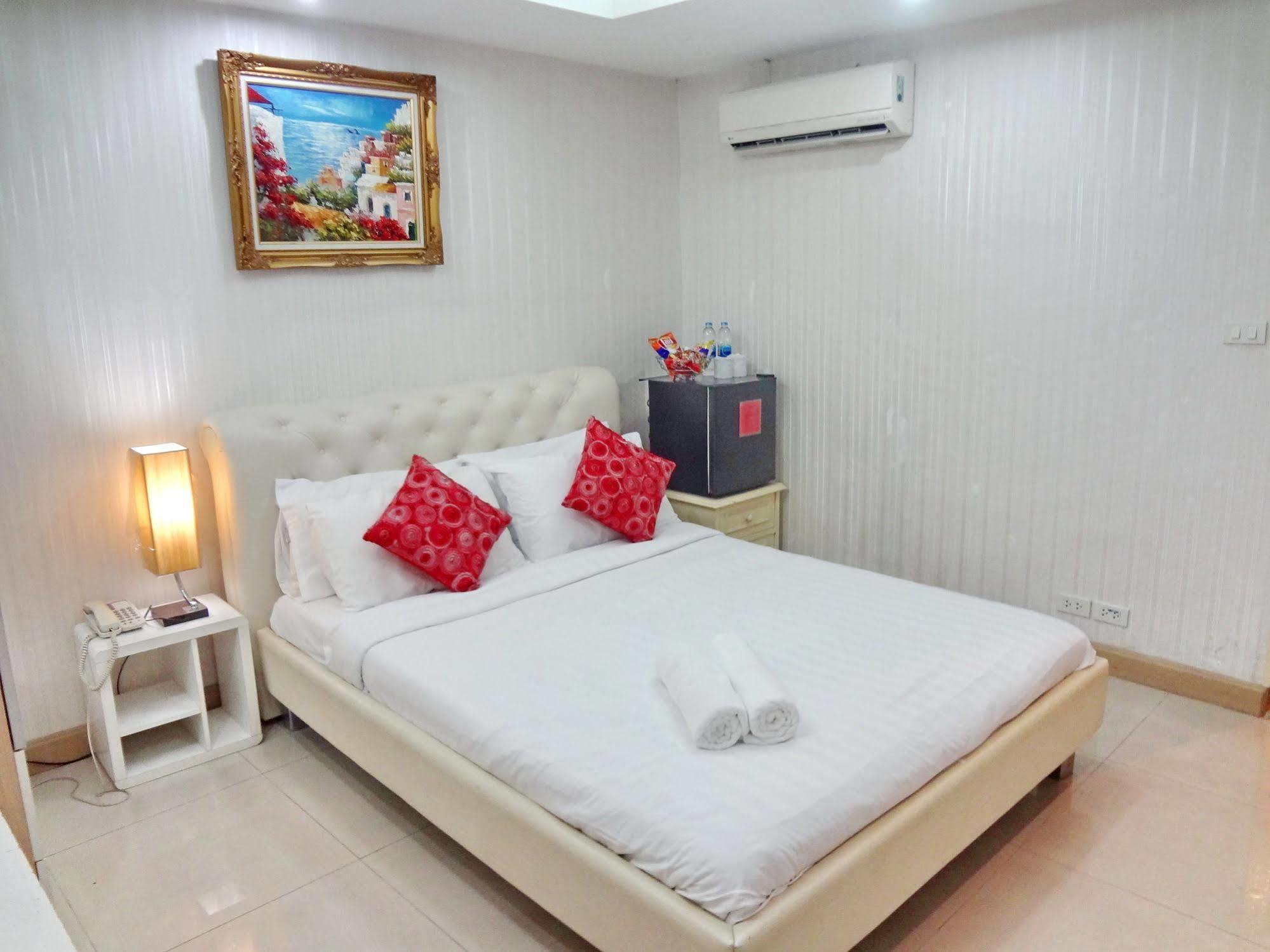 Diamond Residence Silom Бангкок Экстерьер фото